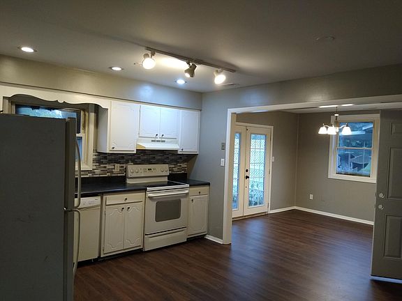5th image of 740 S Parkway Dr