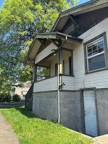 1115 SE Roberts Ave Photo 1