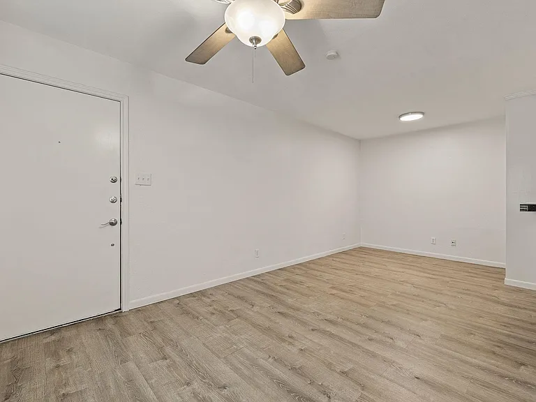 4306 Avenue A #105 — Photo 6