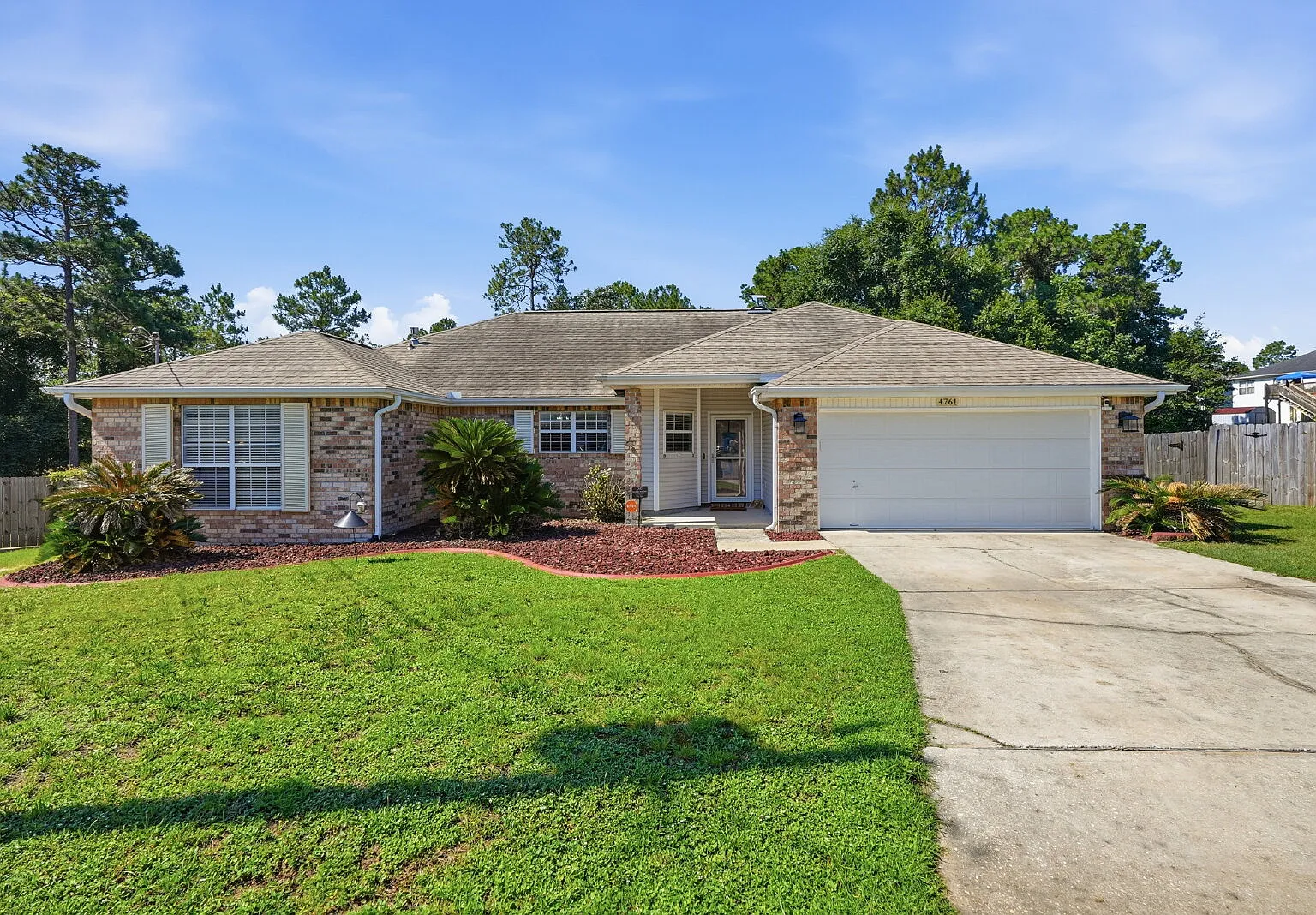 4 bed, 2.0 bath, 1923 sqft, $2,350 — Photo 1