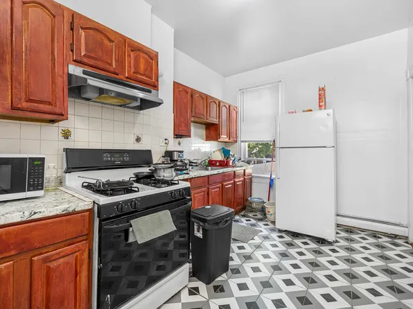 41 Garrison Avenue image 13 of 39