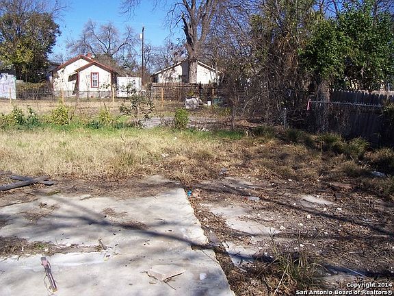 4th image of 610 S Zarzamora St