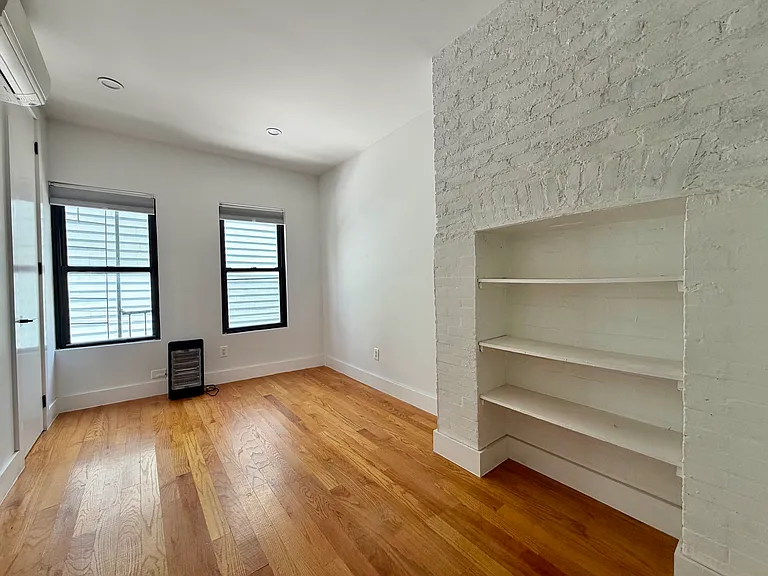 136 Frost St #2 — Photo 5