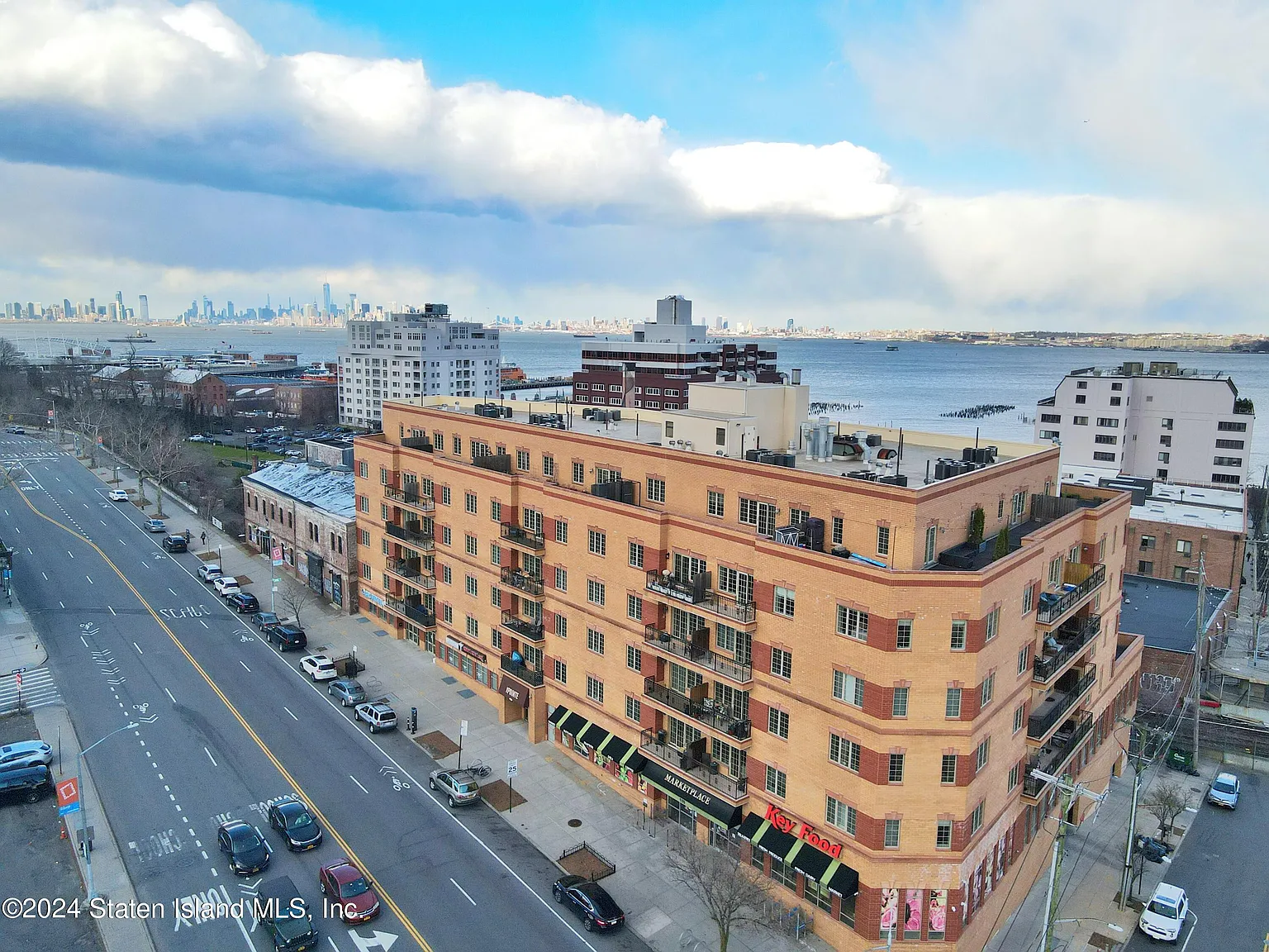 155 Bay St APT 5B photo 1