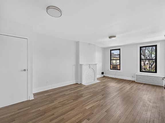 3rd image of 351 Smith St Floor 3