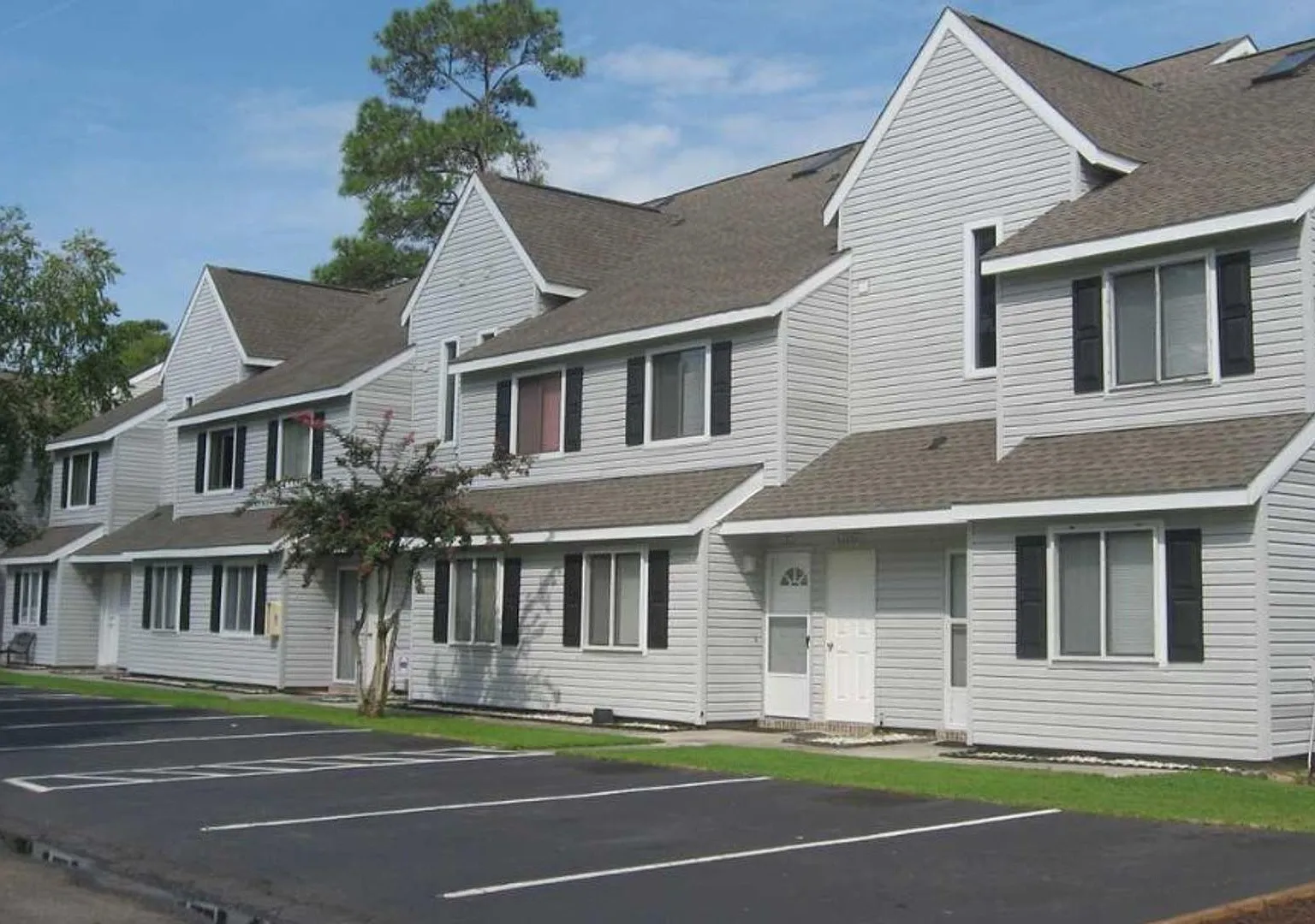 Fairway Village Beautifully Upgraded Condo (Island Green) — Photo 2