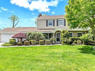 53 Searingtown Rd, Albertson, NY 11507