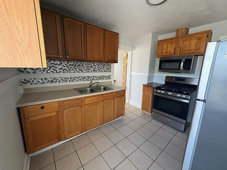 260 Ackley Ave — Photo 10