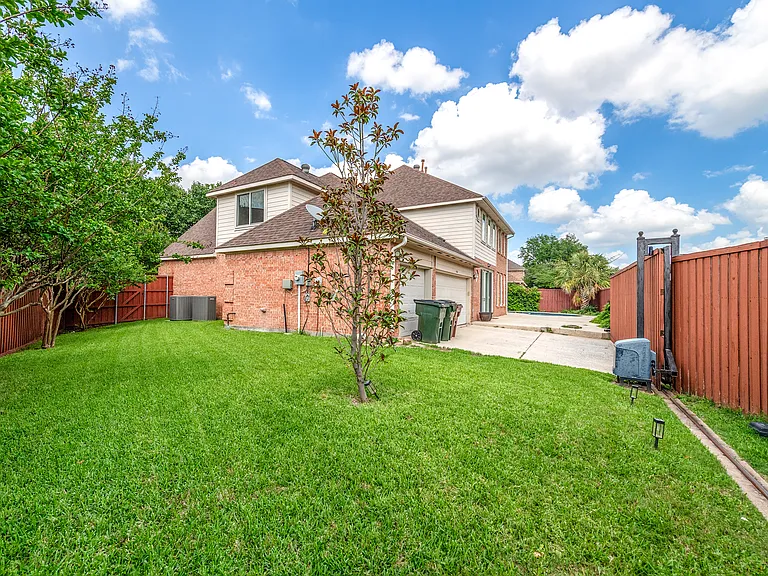 4568 Saint James Dr — Photo 22