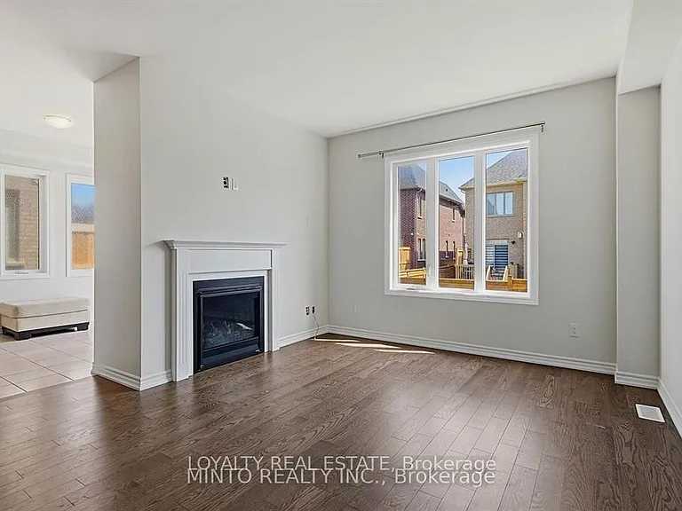 17 Cornelius Ln — Photo 3