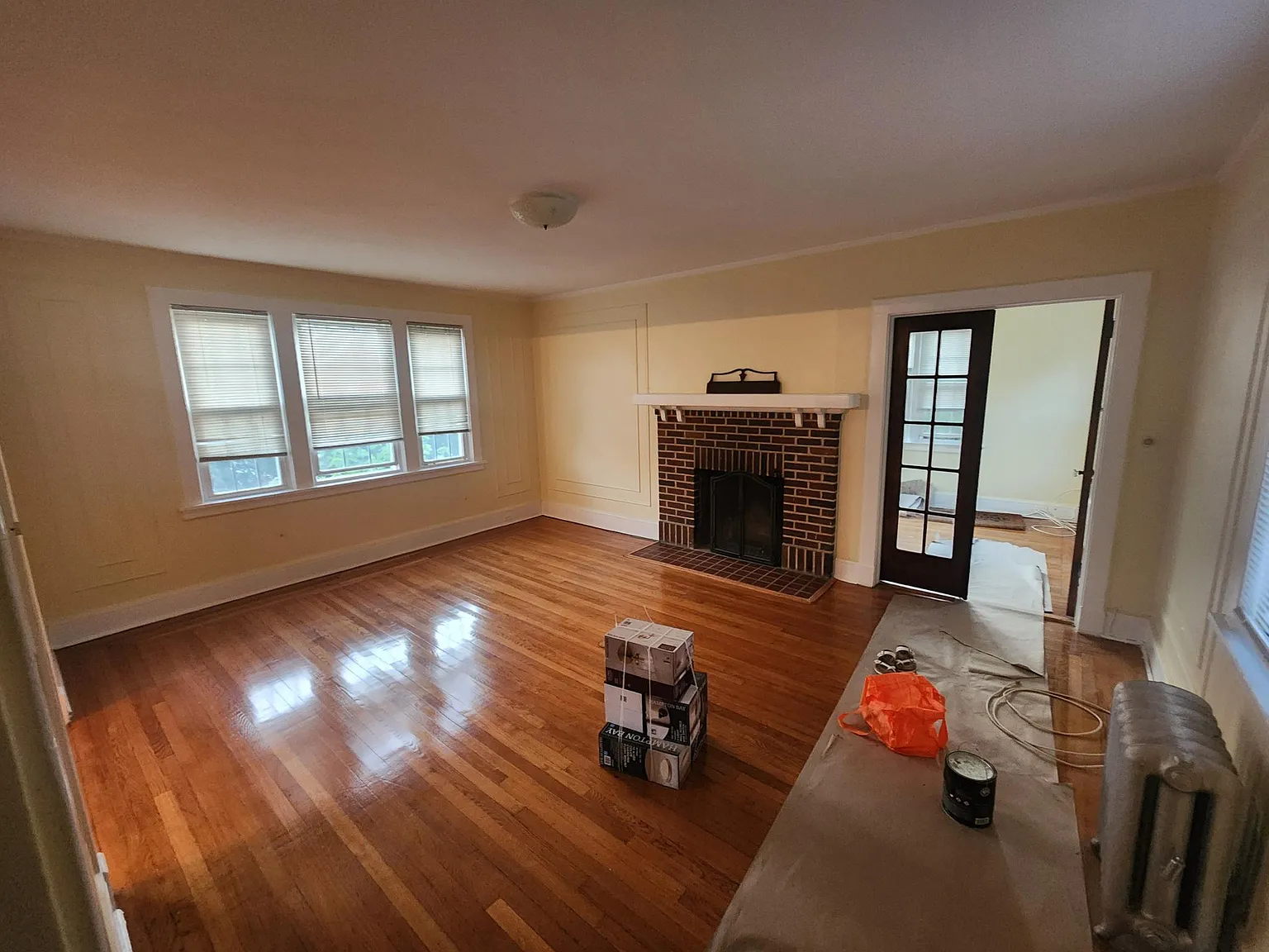 12 Vernon Ave — Photo 2