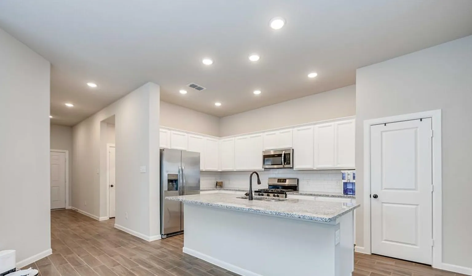 3 bed, 1885 sqft, $2,700 — Photo 1