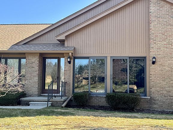 3rd image of 2136 London Bridge Dr