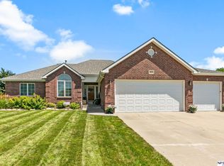 8627 S 100th St, La Vista, NE 68128
