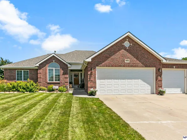 8627 S 100th St, La Vista, NE 68128