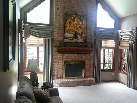 3rd image of 2751 Oak Forest Dr