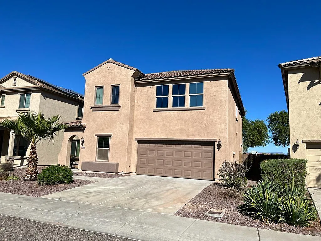3 bed, 2.5 bath, 2092 sqft, $2,195 — Photo 2