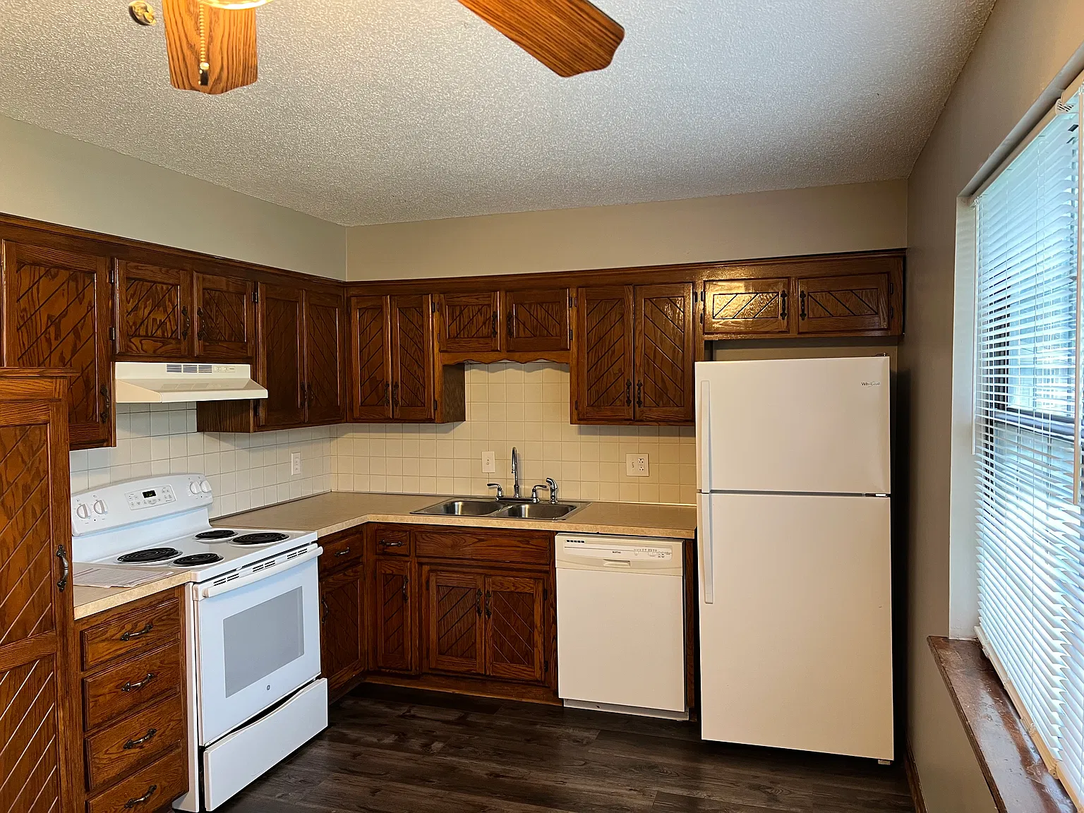 1118 E Johnston St — Photo 2