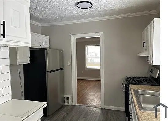 6 bed, $2,500 — Photo 4