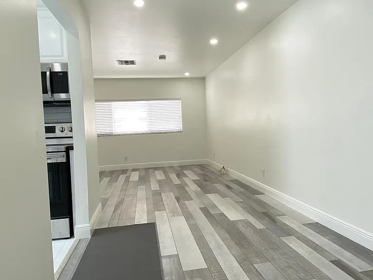 519 S Rainbow Dr — Photo 5
