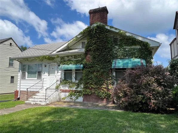 3216 Pleasant St, Hannibal, MO 63401