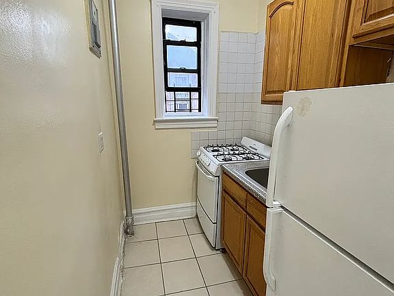 3rd image of 35 Winthrop St APT 2D