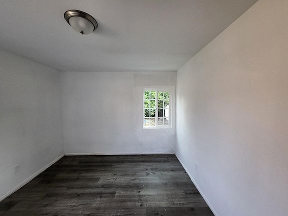 5th image of 1556 N Genevieve St