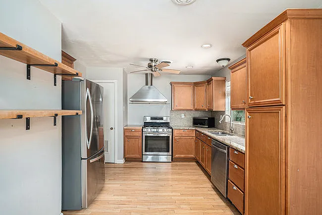 1229 Wiltshire Ave — Photo 8