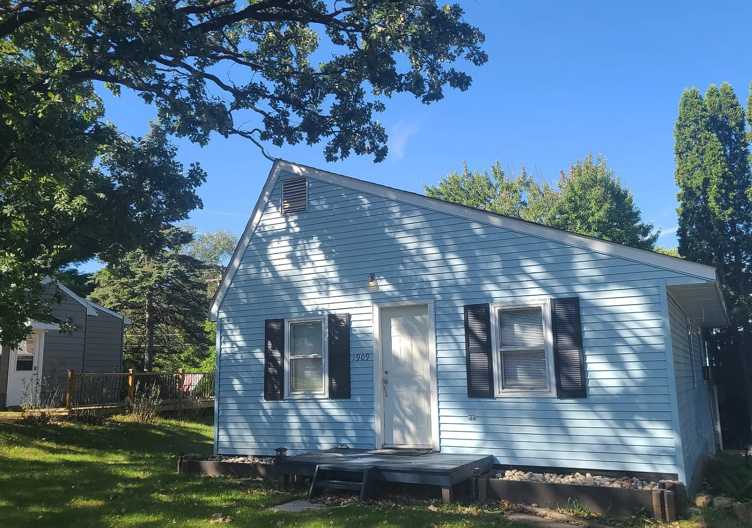 2 bed, 750 sqft, $1,200 — Photo 1