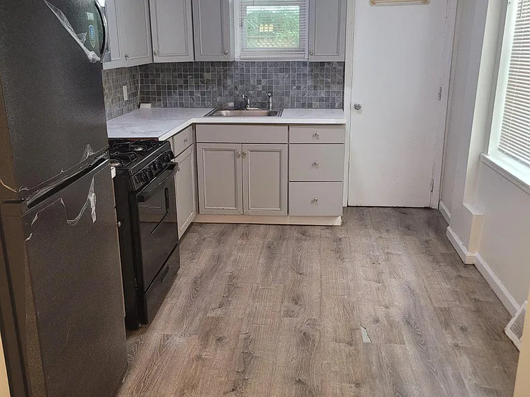 2334 N Gratz St — Photo 15