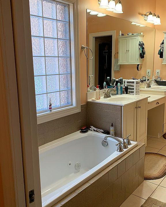 Jetted Tub in Master Bath