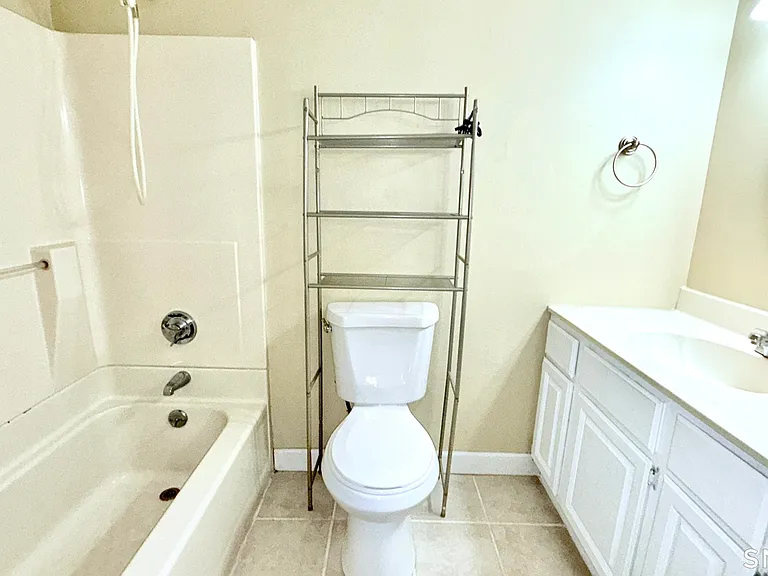 21 Amato Dr #I — Photo 9