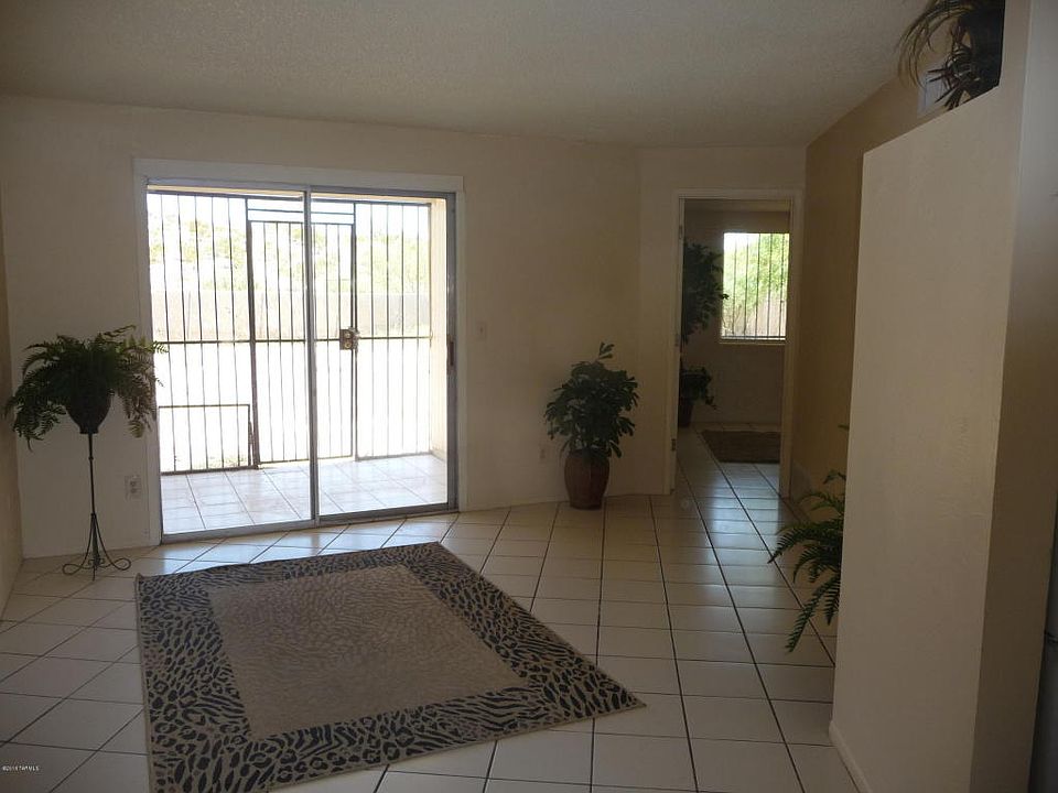 1st image of 2322 E Parkside Dr