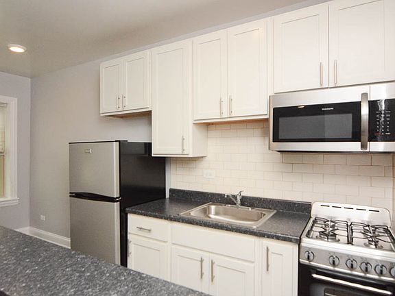 3rd image of 4756 N Maplewood Unit 205