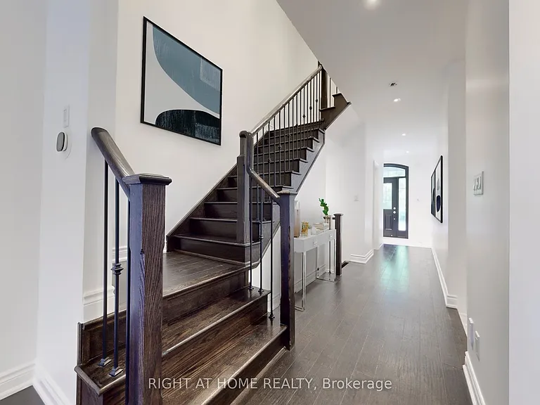 31 Lady Evelyn Cres — Photo 9