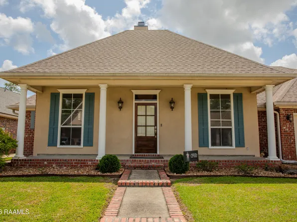 611 Southlake Cir, Youngsville, LA 70592