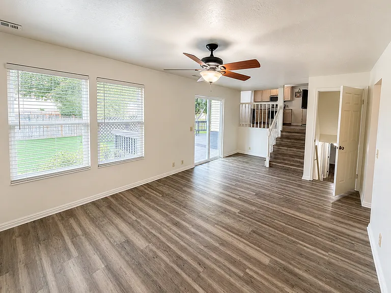 1564 E Hidden Valley Dr — Photo 25