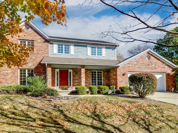 1510 Dover Rd, Bloomington, IL 61704