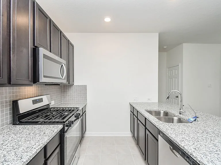 25230 Benroe St — Photo 10