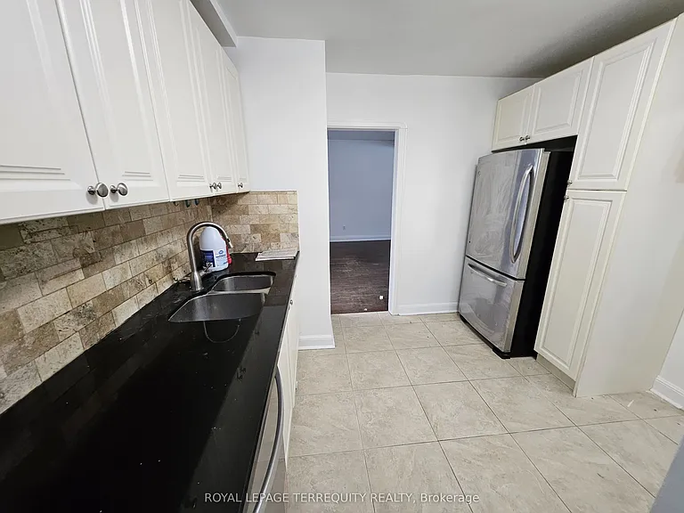 557 Lawrence Ave W — Photo 18