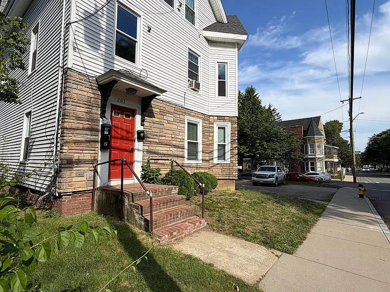 203 Hilldale Ave — Photo 3