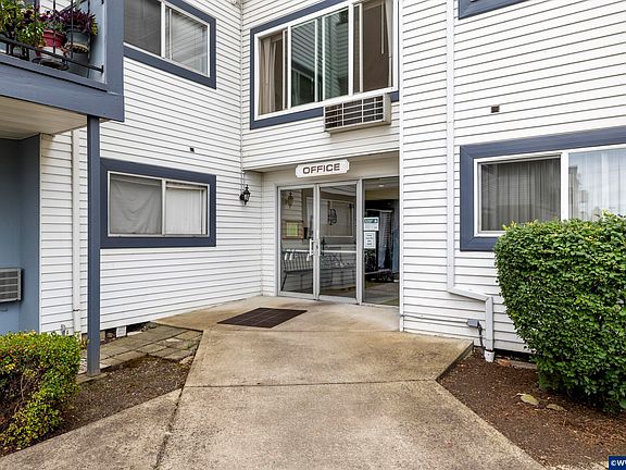 3rd image of 950 Evergreen Rd APT 221