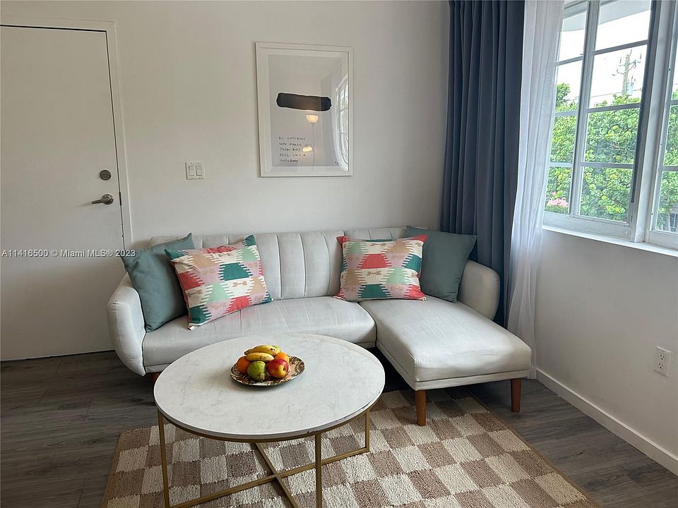 1st image of 810 7th St Unit 204