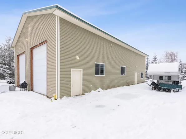 8910 W McQuire Ln, Wasilla, AK 99623