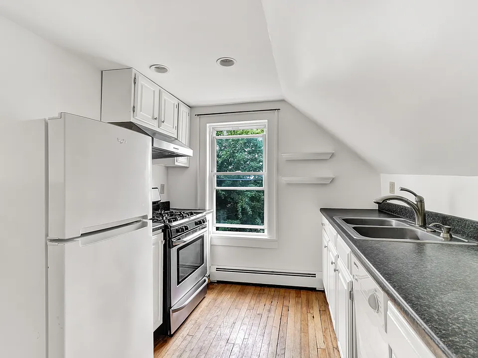 476 Saint Paul St #2
