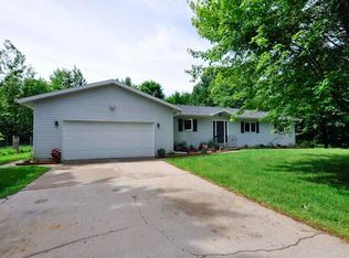 N3252 Kozuzek Rd, Peshtigo, WI 54157