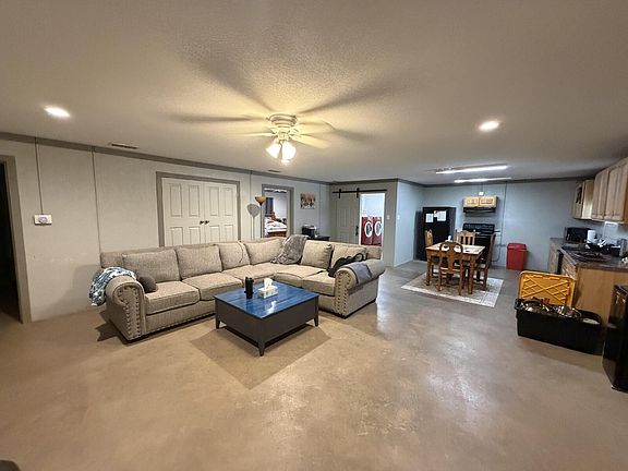 4th image of 4411 32nd St