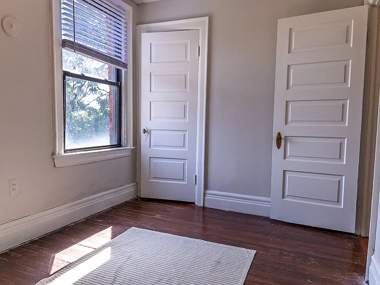 262 W Grand Blvd — Photo 22