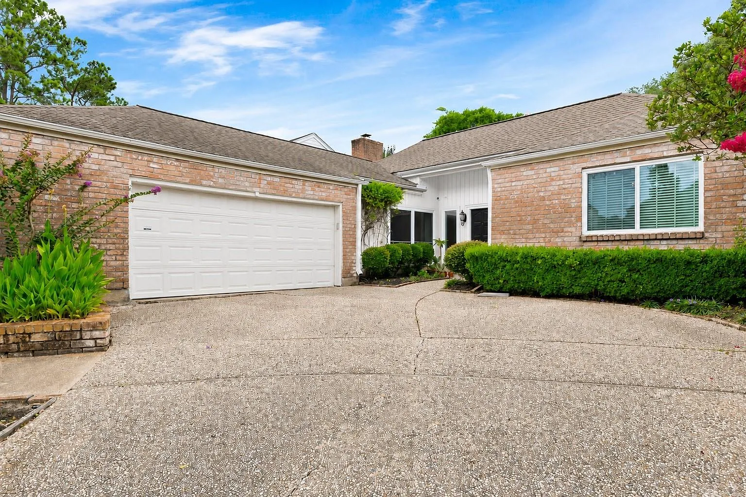 3 bed, 2.5 bath, 2349 sqft, $3,150 — Photo 2