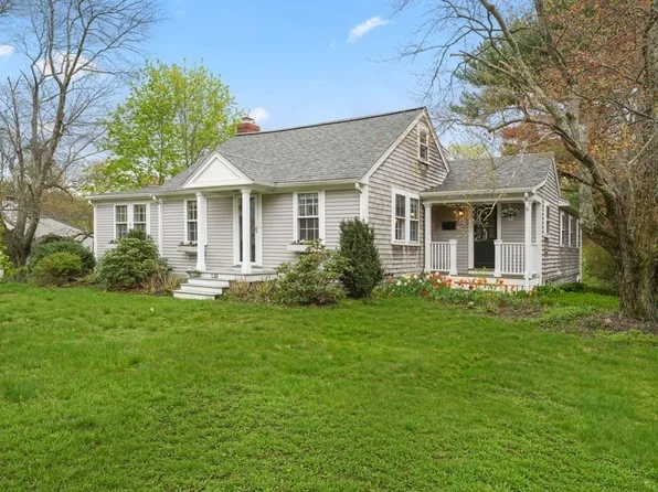 120 Hobart St, Hingham, MA 02043